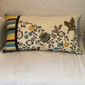 Brown & turquoise pillow.